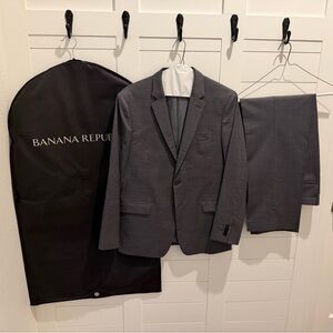 Banana Republic Charcoal Men's Suit